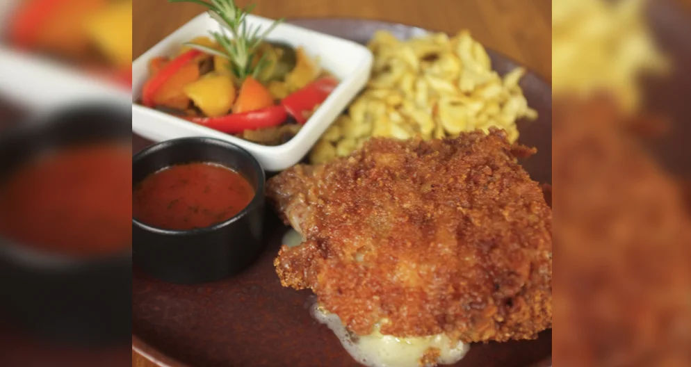 Cordon bleu vosgien au munster servi au restaurant à Saint-Dié-des-Vosges